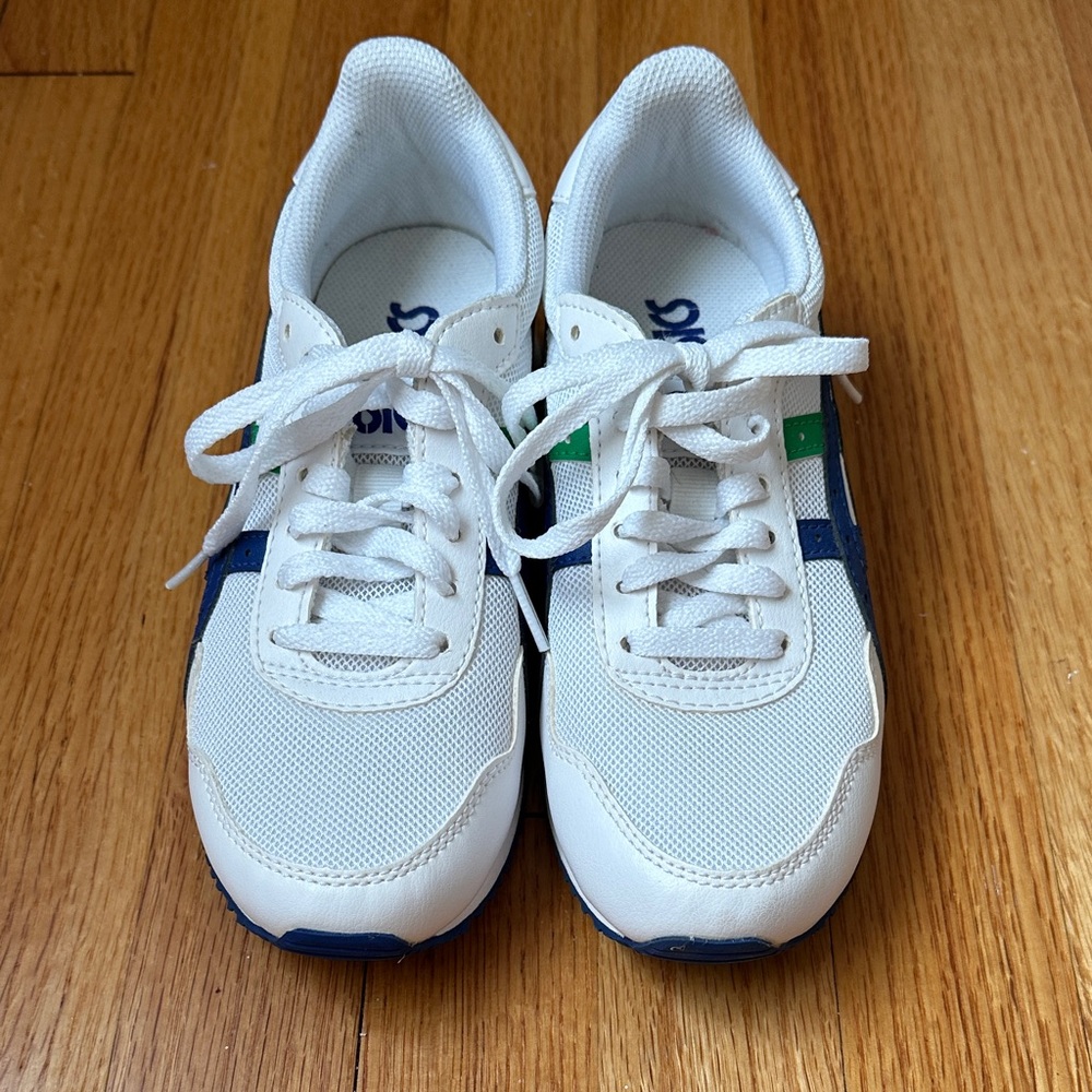 Kids ASICS White and Blue Athletic Shoes. Size 4y